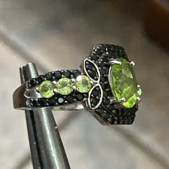 Peridot and Black Spinel Ring - Picture 6 of 10